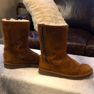 Ugg short/mid-calf boot, Tan, size US 5/EU 36
